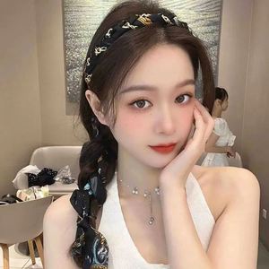 ที่คาดผมลายดอกไม้สไตล์วินเทจคลาสสิก พร้อมผ้าซาติน ทำด้วยมือสำหรับผู้หญิง สไตล์พระราชวัง ขายตรงจากโรงงาน - Product Image 1