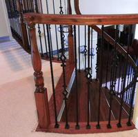 Pièces d'escalier en érable dur traditionnel certifié FSC BuildingWoods 7019-HM, accroche-main, installation facile, durable, pour balcon et villa