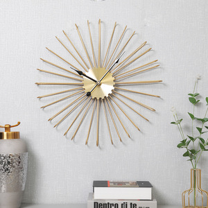 Horloge murale scandinave en fer doré, décoration florale créative, simple et silencieuse, pour salon et salle à manger - Product Image 1