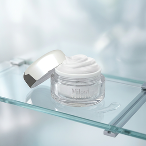 ครีม MILOWI V2 MAGIC RADIANCE WHITENING 50 กรัม ครีมลดเลือนริ้วรอยเพื่อผิวกระจ่างใสทันที ช่วยเติมความชุ่มชื้นให้ผิวเปล่งประกาย - Product Image 1