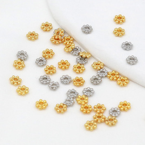 Bracelet à motif flocon de neige en or 18 carats inaltérable, entretoise d'engrenage plaquée or de 4 mm, perles entretoises faites à la main, accessoire DIY - Product Image 4