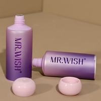 Tubo cosmético metálico degradado en morado y rosa con tapa de rosca redonda para suero de ojos y cuidado de la piel.
