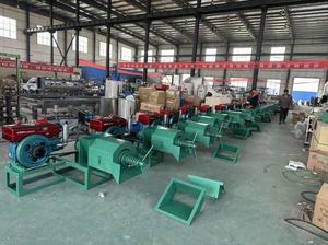 Petit extracteur d'huile de palme rouge diesel Mini presse à fruits de palme - Product Image 2