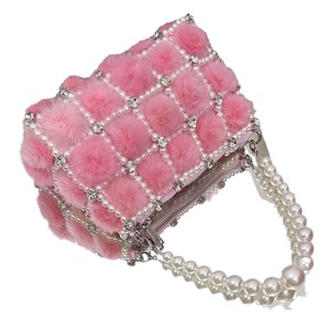 <span class=keywords><strong>Borse</strong></span> da Donna con Catena di Perle e Diamanti, Borsa a Tracolla con Pompon in Pelliccia di Visone e Chiusura a Cerniera, Stile Francese Piccolo e Delicato - Product Image 1
