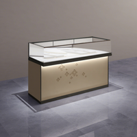 Vitrine de bijoux au détail de luxe moderne en acier inoxydable et verre armoire de comptoir en MDF pour le centre commercial utilisation en salle d'exposition
