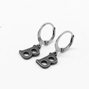 Boucles d'oreilles créoles Yunnique rétro en acier titane avec lettre B, en acier inoxydable 316, design géométrique pour usage quotidien - Product Image 5