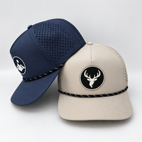 Op maat gemaakte waterdichte 5-panel golfcap snapback met lasergesneden ademende rubberen patch logo, groothandel OEM ODM