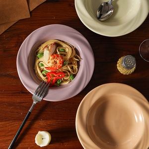 Vente en gros d'assiettes en céramique crème modernes Plat de pâtes occidentales écologique de haute qualité Plat peu profond haut de gamme créatif pour la maison 100pcs - Product Image 3