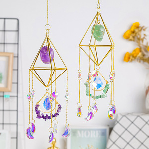 Attrape-soleil artisanal en cristal naturel, style Feng Shui, prisme suspendu arc-en-ciel avec thème Amour - Product Image 1