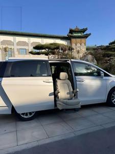 Siège pivotant et relevable YLC pour personnes handicapées et âgées à mobilité réduite, conforme aux normes EMC et aux tests de sécurité. - Product Image 6