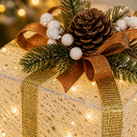 Coffret Cadeau de Noël Lumineux en Métal, Lot de 3, Forme Cube, avec Ruban Argenté et Maille Crème, Réutilisable/Durable, Décoration de Fêtes pour la Maison