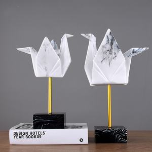 Vente chaude usine : Ornement moderne en résine grue en papier origami, Décoration de table de luxe, Décoration intérieure en résine - Product Image 1