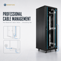 Armoire de serveur standard 19 pouces en acier SPCC avec porte en verre grillagé et barre de mise à la terre pour la gestion des câbles, idéale pour les projets de centres de données