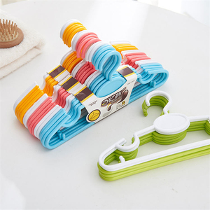 Cintres en plastique antidérapants et minces pour le rangement de la garde-robe et la présentation des vêtements – Vente en gros - Product Image 2
