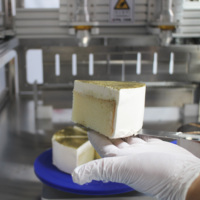 Machine de découpe automatique de portions avec système de découpe ultrasonique des aliments, trancheuse de base de gâteau, prix de la machine de découpe