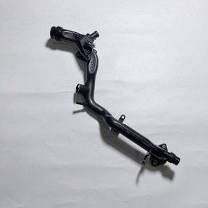 Tuyau de refroidissement pour Audi A8 D4 06E121045BB 06E121045AJ Pièce de rechange en plastique - Product Image 1