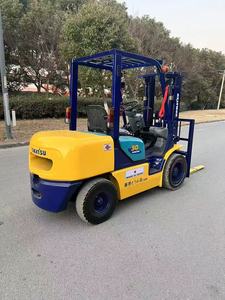 Montacargas Diésel Komatsu Usado de 3 Toneladas, Mástil de Tres Etapas de <span class=keywords><strong>4.5</strong></span> Metros, Longitud de Horquilla de 1370 mm, Ancho de Horquilla de 125 mm, Distancia entre Ejes de 2170 mm - Product Image 4