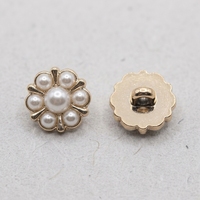 Boutons en alliage de zinc moulé sous pression 22L avec strass perlés et finition dorée électrolytique