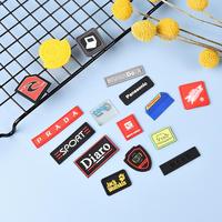Étiquette de vêtement personnalisée, patch en caoutchouc PVC silicone personnalisé, logo de marque en relief 3D à coudre pour t-shirts