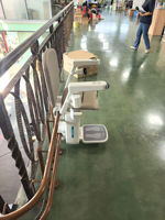 Monte-escalier ou fauteuil monte-escalier avec un design compact et pliable pour les espaces restreints