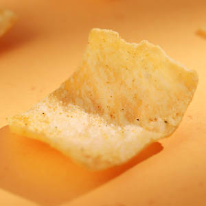 Чипсы из ямса Huanglaowu, тонкие ломтики, 65 г – популярный снек, офисный перекус, лакомство для утоления голода - Product Image 4