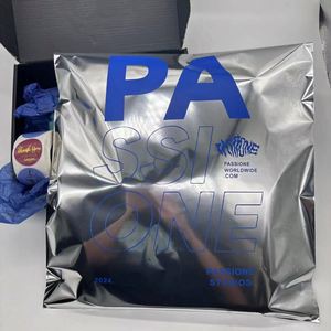 Bolsas de Envío Metálicas Plateadas Personalizadas con Logotipo Impreso para Ropa - Product Image 2