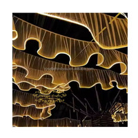 Décoration populaire pour événements de mariage et fêtes : Rideaux de scène suspendus blancs avec éclairage LED pour plafond