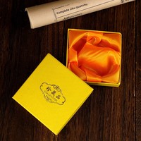 Boîte à bijoux carrée jaune gaufrée pour bracelets et colliers, modèle simple 03, vente en gros directe fabricants