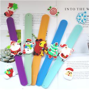 ขายส่งคุณภาพสูงโลโก้ที่กําหนดเอง 3D PVC สแน็ปสายรัดข้อมือไม้บรรทัดclapสร้อยข้อมือซิลิโคนตบสายรัดข้อมือตบสร้อยข้อมือ - Product Image 3