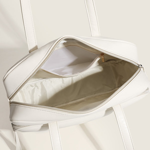 Bolso de Hombro de Cuero PU de Lujo al por Mayor para Mujer, Bolso de Hombro Negro de Buena Calidad con Dos Correas, Gran Capacidad, Cierre de Cremallera, Impermeable - Product Image 4