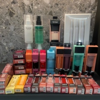 Versión Superior / Venta al por Mayor y al Detal de Brillo Labial de Colores y Gel de Maquillaje Hidratante, Nutritivo, con Brillo y Destellos que Realza la Complexión