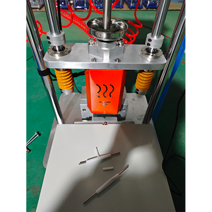 Machine de moulage par injection de plastique pneumatique manuelle verticale de bureau bibo ASB-60C pour les articles de nécessité quotidienne - Product Image 5