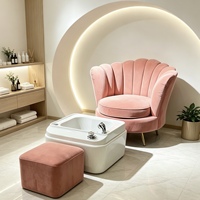Fauteuil de pédicure haut de gamme personnalisé en velours rose avec dossier coquille, pieds dorés et repose-pieds pour salon de manucure, SPA, villa de bien-être