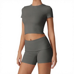 Ensembles de sport unis pour femmes, tenues décontractées et confortables, shorts plissés d'été, hauts ajustés à manches courtes, ensemble 2 pièces extensible dans quatre directions - Product Image 3