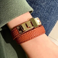 Bracelet en cuir à double couche avec fermoir pivotant