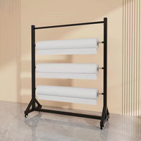 Porte-rouleaux de tissu textile sur roulettes avec étagère suspendue, idéal pour la maison, les nappes et les expositions.