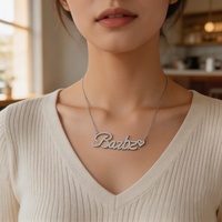 Collier personnalisé avec nom en acier inoxydable, lettres en cursive pavées de cristaux, pendentif plaque nominative personnalisée, cadeau pour femme, bijoux
