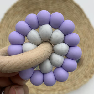 <span class=keywords><strong>Anneau</strong></span> <span class=keywords><strong>de</strong></span> <span class=keywords><strong>dentition</strong></span> en <span class=keywords><strong>bois</strong></span> <span class=keywords><strong>de</strong></span> hêtre avec logo laser personnalisé <span class=keywords><strong>Anneau</strong></span> <span class=keywords><strong>de</strong></span> <span class=keywords><strong>dentition</strong></span> en <span class=keywords><strong>silicone</strong></span> accessoire élégant et durable Perles en forme <span class=keywords><strong>de</strong></span> goutte Hochet en <span class=keywords><strong>bois</strong></span> <span class=keywords><strong>de</strong></span> hêtre Jouet <span class=keywords><strong>de</strong></span> <span class=keywords><strong>dentition</strong></span> - Product Image 2