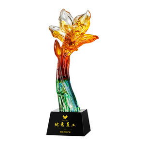 Trophée en verre cristal personnalisable Haoyu Industry pour la décoration de bureau, récompense pour les employés exceptionnels lors de la réunion annuelle de l'entreprise - Product Image 5