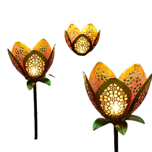 Lampe décorative de jardin extérieure à LED, style européen, en résine ajourée, alimentée par l'énergie solaire, avec motif floral en métal à insérer dans le sol - Product Image 4