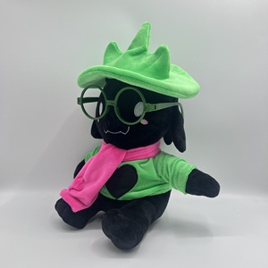 Peluche de oveja Deltarune, gafas verdes, bufanda rosa, animal de peluche suave para niños de 8 a 13 años, regalo unisex - Product Image 4