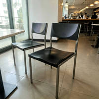Ensemble de salle à manger pour l'hôtellerie, table carrée en marbre avec base en métal, chaises en métal détachables et empilables, chaises en PU pour café, snack-bar