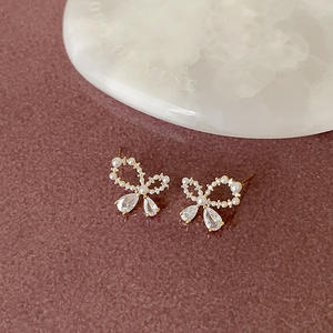 Élégantes boucles d'oreilles clous en argent avec nœud papillon blanc, aiguilles en argent 925, style Ins, boucles d'oreilles légères et luxueuses pour femmes - Product Image 4