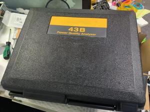 Analizador de calidad de armónicos de potencia 43B con accesorios usados FK - Product Image 4