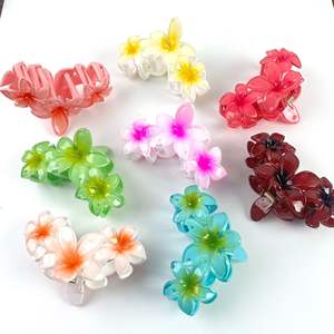 Venta al por Mayor de Pinzas de Pelo Grandes con 3 Flores de Color Degradado Hawaiano, Pinza de Pelo Grande con Plumeria para Mujeres - Product Image 4