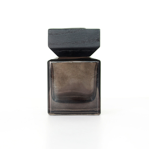 Bình Khuếch Tán Sậy Đen Hình Vuông <span class=keywords><strong>100Ml</strong></span> Có Nắp Gỗ Tro Thủy Tinh Đáy Dày - Product Image 1