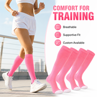 Chaussettes de football roses en gros avec logo personnalisé, chaussettes de sport respirantes montantes, prix d'usine, OEM, faible MOQ
