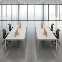 Bureau de travail commercial avec écran de confidentialité, table de bureau partagée pour 2, 4 ou 6 personnes pour espace de travail ouvert