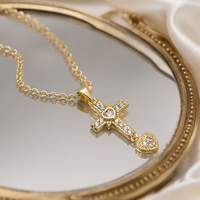 Collier Pendentif Cœur Croix Plaqué Or avec Cristaux Pavés, Chaîne en Acier Inoxydable, Bijoux Chrétiens, Vente en Gros, Usine OEM ODM