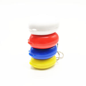 Protector facial CPR con llavero, mascarilla de plástico portátil para niños, opciones de color amarillo, blanco, rojo y azul - Product Image 1